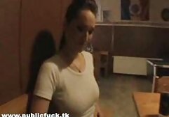 La bionda film porno italiane mature Aston Wylde seduce in lingerie vintage con i tacchi e si masturba in mutandine di nylon